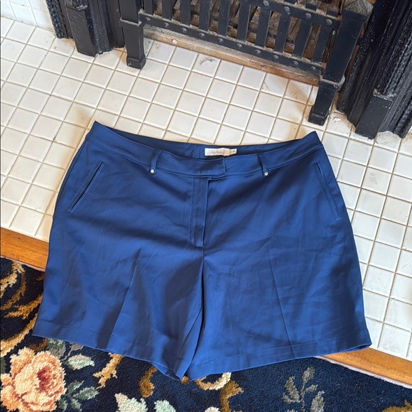 Lady‎ Hagen Women's Blue Golf Shorts- worn 2-3x. Great condition - Picture 1 of 8